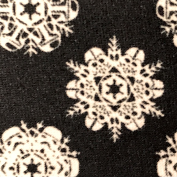 Star Wars snowflake tie. - Picture 5 of 5